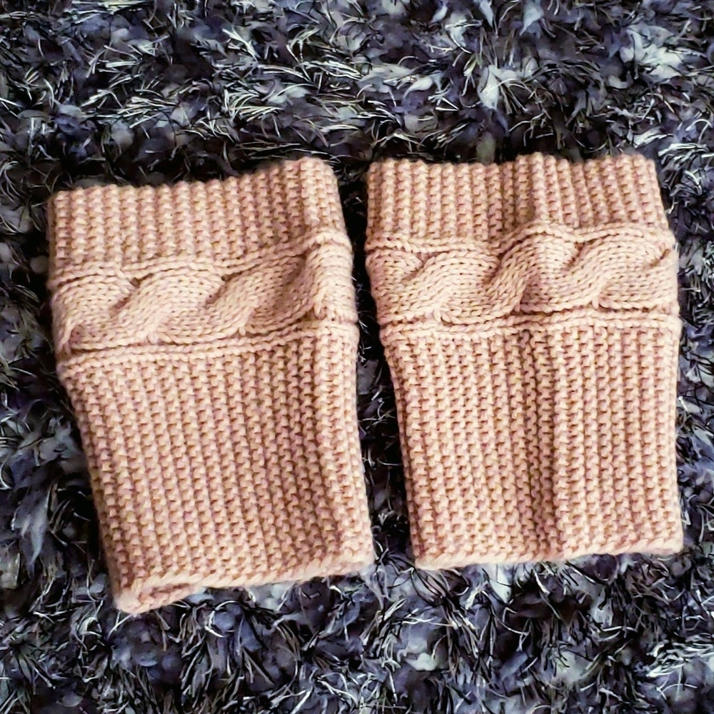 NWOT Mauve Cable Knit Boot Warmer